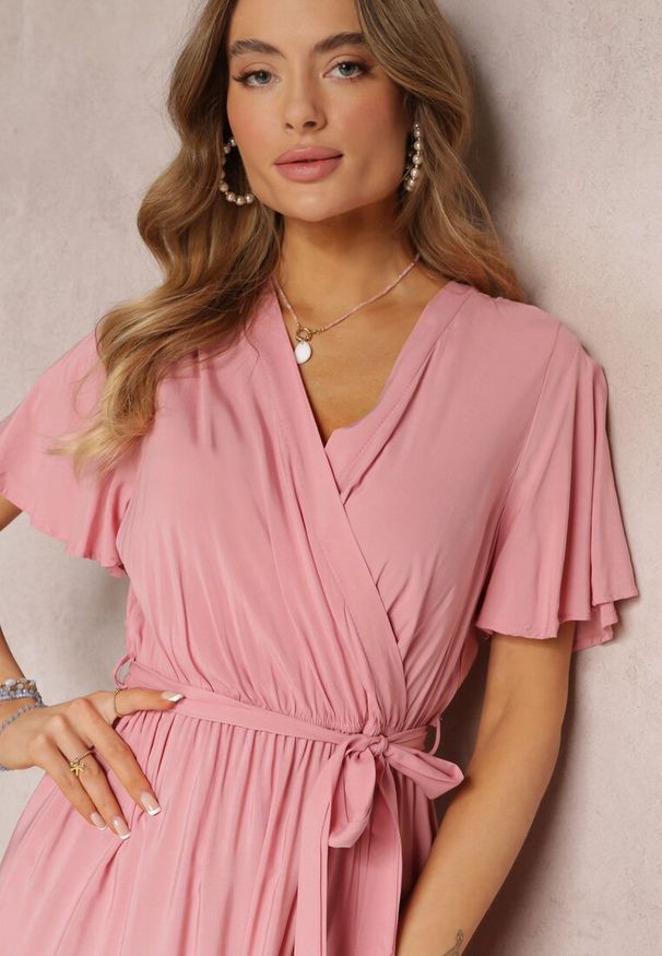 Renee - Różowa Rozkloszowana Sukienka z Falbanką i Wiązanym Paskiem Adotine. Kolor: różowy. Materiał: materiał. Sezon: wiosna, lato