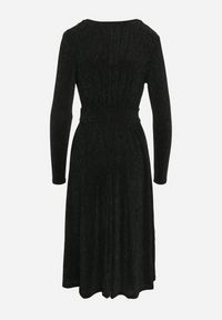 Born2be - Zielona Taliowana Sukienka z Wiskozą o Rozkloszowanym Kroju Zdobiona Metaliczną Nicią Mesinae. Okazja: do pracy, na spotkanie biznesowe. Typ kołnierza: dekolt w kształcie V. Kolor: zielony. Materiał: wiskoza. Długość rękawa: długi rękaw. Wzór: aplikacja. Typ sukienki: rozkloszowane. Styl: glamour, biznesowy, wizytowy, elegancki #4