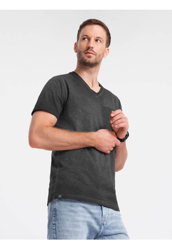 Ombre Clothing - Męski t-shirt V-neck o pręgowanej strukturze z kieszonką – czarny V6 OM-TSCT-22SS-002 - XL. Okazja: na co dzień. Kolor: czarny. Materiał: bawełna, materiał. Wzór: aplikacja, melanż. Styl: klasyczny, elegancki, vintage, casual