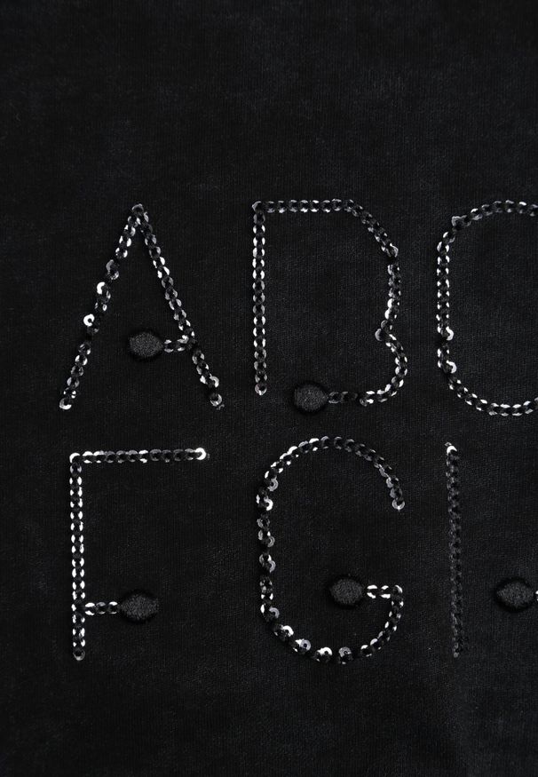 Renee - Czarny Bawełniany T-shirt Oversize z Haftowanym Napisem z Cekinami Talomora. Okazja: na co dzień, na imprezę. Kolor: czarny. Materiał: bawełna. Wzór: napisy, haft. Styl: rockowy, casual