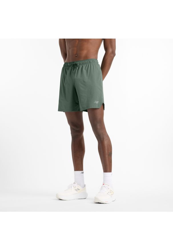Spodenki męskie New Balance MS41283DKJ – zielone. Kolor: zielony. Materiał: materiał, tkanina, poliester, elastan. Sport: fitness
