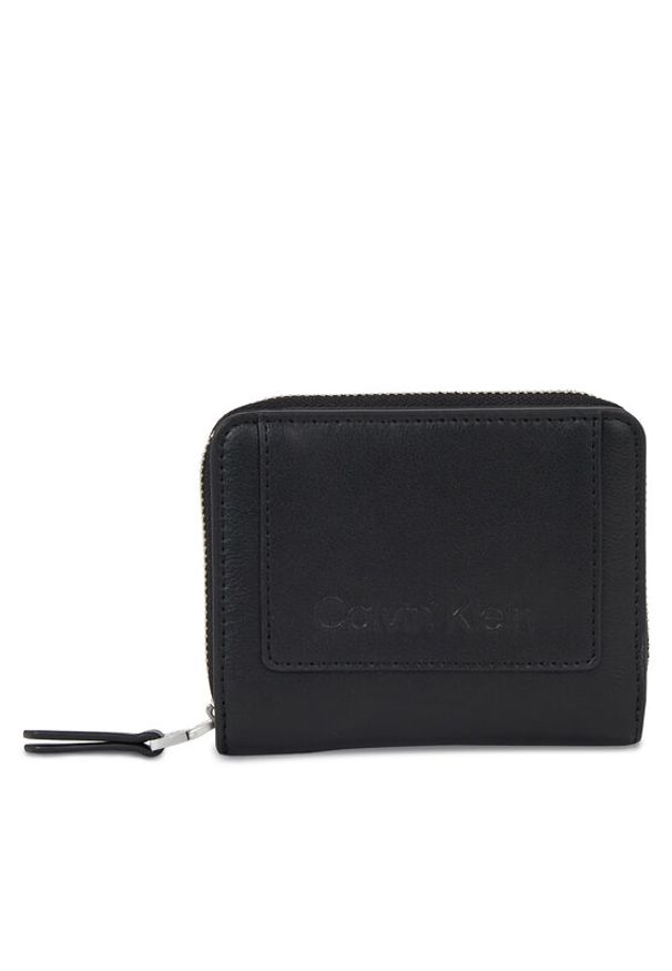 Calvin Klein Portfel damski Ck Set Zip Around W/Flap Md K60K611099 Czarny. Kolor: czarny