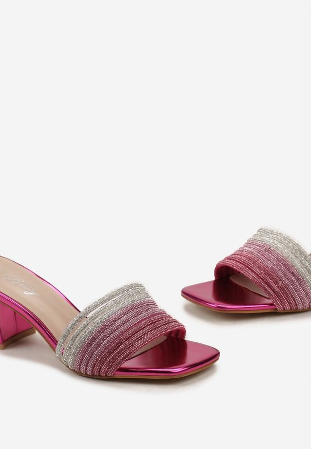 Born2be - Fuksjowe Klapki na Słupku Ozdobione Cyrkoniami Gilire. Kolor: różowy. Wzór: aplikacja. Sezon: lato. Obcas: na słupku. Styl: elegancki