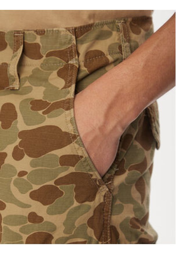 Levi's® Szorty materiałowe Carrier Cargo 001KG-0004 Brązowy Regular Fit. Kolor: brązowy. Materiał: bawełna