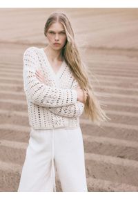 Reserved - Ażurowy kardigan - kremowy. Kolor: kremowy. Materiał: dzianina, bawełna. Wzór: ażurowy #1
