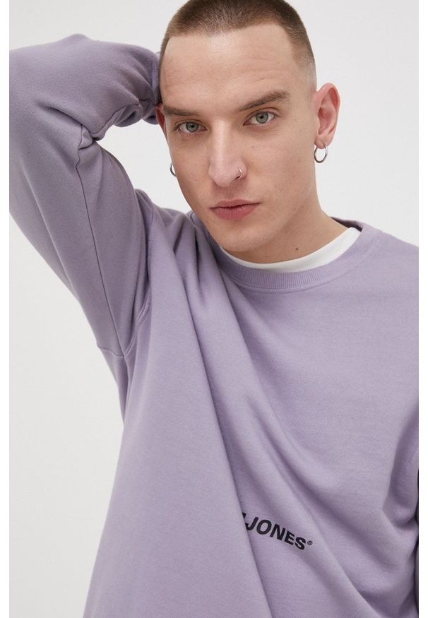 Jack & Jones Bluza męska kolor fioletowy z nadrukiem. Kolor: fioletowy. Materiał: dzianina. Wzór: nadruk