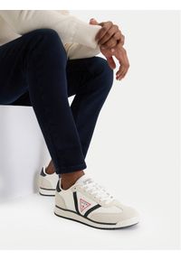 Guess Jeans Sneakersy CWBEO-DELAND-02 WE Écru. Kolor: kremowy. Materiał: materiał #1