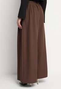 Born2be - Brązowe Spodnie o Fasonie Palazzo z Wsuwanymi Kieszeniami Adivena. Okazja: na co dzień. Stan: podwyższony. Kolor: brązowy. Materiał: jedwab. Długość: długie. Styl: elegancki, casual #6