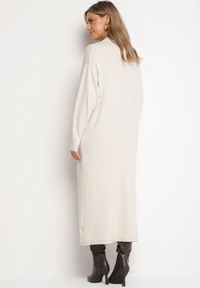 Born2be - Jasnobeżowa Dzianinowa Sukienka z Wiskozą o Pudełkowym Kroju Mazilaine. Okazja: na co dzień. Kolor: beżowy. Materiał: wiskoza, dzianina. Długość rękawa: długi rękaw. Typ sukienki: proste. Styl: klasyczny, casual #5