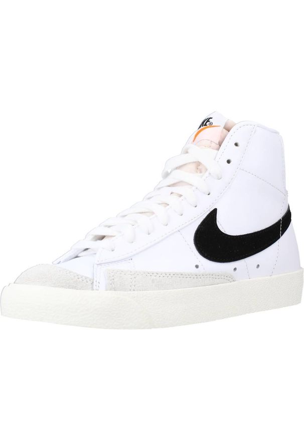 Tenisówki Nike Model W Blazer Mid 77 Kolor Biały. Wysokość cholewki: za kostkę. Zapięcie: sznurówki. Kolor: biały, beżowy, wielokolorowy. Materiał: skóra, syntetyk, tkanina, materiał. Szerokość cholewki: normalna. Sport: turystyka piesza