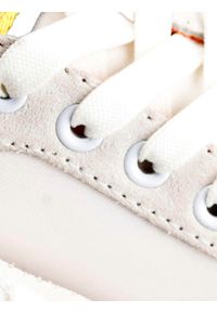 Trussardi Jeans Sneakersy | 79A00325 | Kobieta | Biały. Nosek buta: okrągły. Kolor: biały. Materiał: tkanina, skóra ekologiczna. Wzór: aplikacja #4