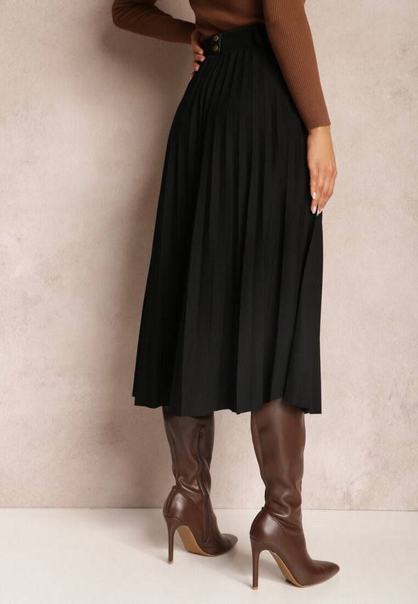Renee - Czarna Spódnica Plisowana z Paskiem Nanie. Okazja: na co dzień. Kolor: czarny. Materiał: dzianina. Wzór: aplikacja. Styl: klasyczny, elegancki, casual