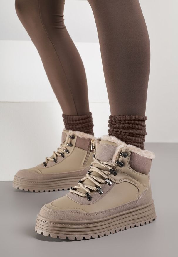 Renee - Ciemnobeżowe Sneakersy w Stylu Traperów na Platformie Ewedora. Okazja: na co dzień. Kolor: beżowy. Materiał: jeans. Obcas: na platformie