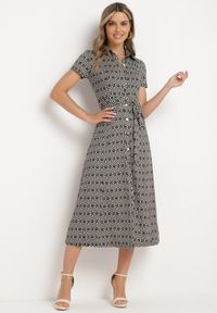 Born2be - Czarna Sukienka Taliowana o Koszulowym Kroju Zapinana na Guziki o Geometrycznym Wzorze Parra. Kolor: czarny. Długość rękawa: krótki rękaw. Wzór: geometria. Typ sukienki: koszulowe. Styl: elegancki, klasyczny #1
