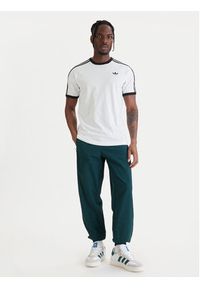 Adidas - adidas T-Shirt 3-Stripes KE3537 Biały Regular Fit. Kolor: biały. Materiał: bawełna #2