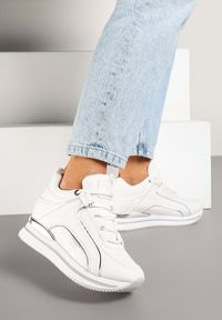 Renee - Białe Sneakersy na Koturnie Ozdobione Metalicznymi Aplikacjami Noresi. Okazja: na co dzień. Kolor: biały. Materiał: jeans. Wzór: aplikacja. Obcas: na koturnie #4