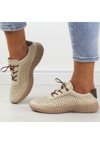 Beżowe Gr ażurowe półbuty damskie M.Daszyński 2270-2. Kolor: beżowy. Materiał: skóra. Wzór: ażurowy #1
