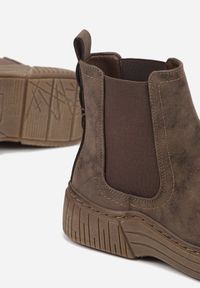 Born2be - Brązowe Botki Sztyblety na Ozdobnie Żłobionej Podeszwie Ezisane. Okazja: na co dzień. Kolor: brązowy. Materiał: jeans. Styl: casual, elegancki #6