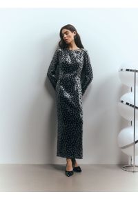 Reserved - Sukienka z cekinami - czarny. Kolor: czarny. Materiał: wiskoza, dzianina. Typ sukienki: proste #1