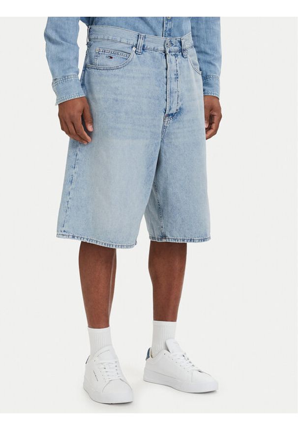 Tommy Jeans Szorty jeansowe Theo DM0DM23007 Niebieski jasny Loose Fit. Kolor: niebieski. Materiał: bawełna