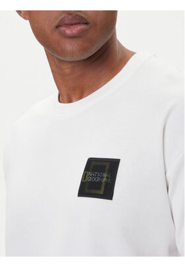 Adidas - adidas T-Shirt National Geographic Graphic KC5417 Biały Regular Fit. Kolor: biały. Materiał: bawełna