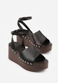 Born2be - Czarne Sandały na Koturnie i Platformie Ozdobione Nitami Rhethe. Okazja: na co dzień. Zapięcie: sprzączka. Kolor: czarny. Materiał: jeans. Wzór: aplikacja. Sezon: wiosna, lato. Obcas: na koturnie. Styl: casual, elegancki #6