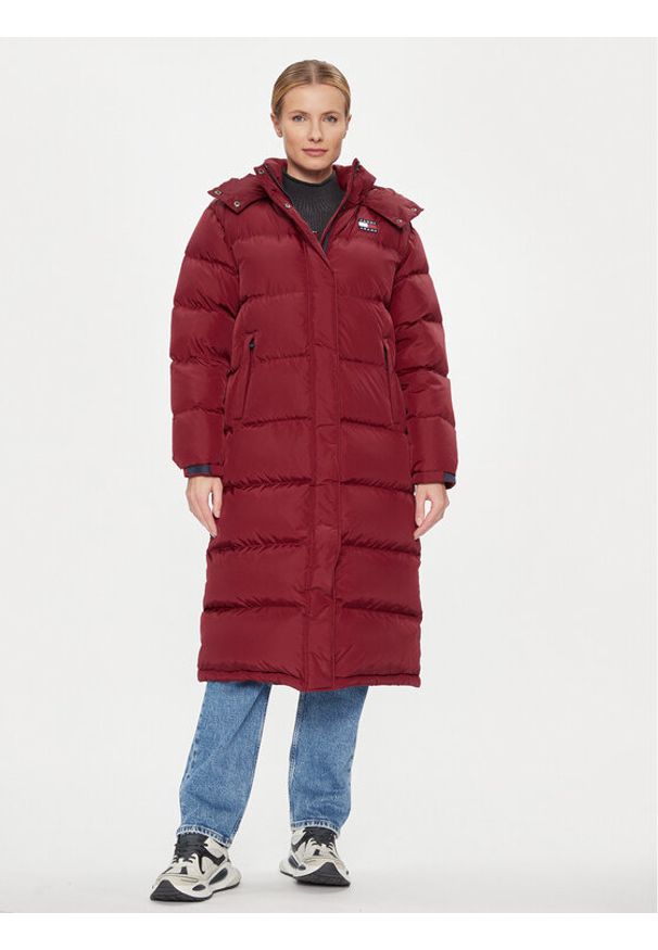 Tommy Jeans Płaszcz zimowy Alaska DW0DW14287 Czerwony Regular Fit. Kolor: czerwony. Materiał: syntetyk. Sezon: zima