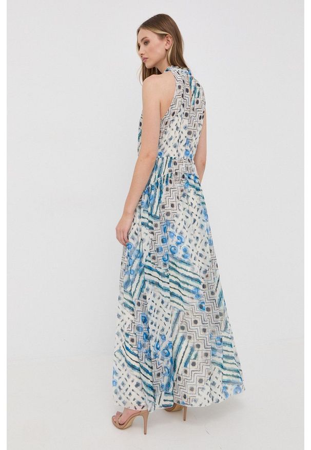 Marciano Guess sukienka maxi rozkloszowana. Typ kołnierza: dekolt halter. Kolor: niebieski. Materiał: tkanina. Typ sukienki: rozkloszowane. Długość: maxi