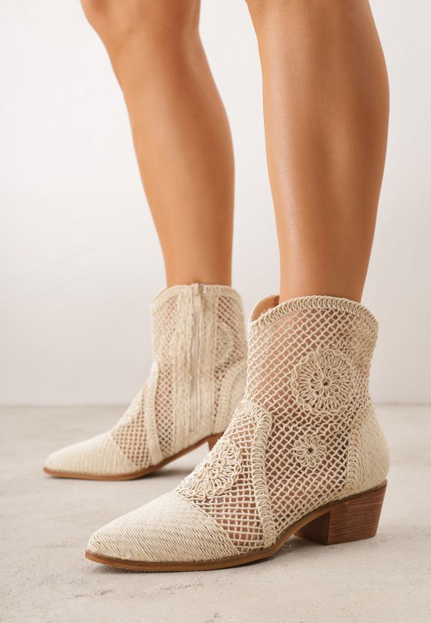 Born2be - Beżowe Ażurowe Botki Kowbojki VICES na Niskim Obcasie Azimessa. Okazja: na co dzień, na spotkanie biznesowe, do pracy. Kolor: beżowy. Materiał: jeans. Wzór: ażurowy. Obcas: na obcasie. Styl: casual, biznesowy, elegancki. Wysokość obcasa: niski