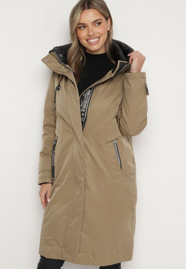 Born2be - Ciemnobeżowa Pudełkowa Kurtka Typu Parka z Kapturem i Kieszeniami Kaithraea. Typ kołnierza: kaptur. Kolor: beżowy. Materiał: jeans. Sezon: zima. Styl: klasyczny, elegancki