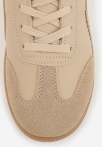 Renee - Ciemnobeżowe Sneakersy z Ozdobnymi Przeszyciami przed Kostkę Redala. Wysokość cholewki: przed kostkę. Kolor: beżowy #2