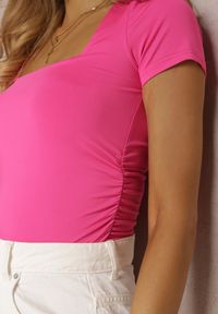 Renee - Różowa Bluzka Cilelle. Kolor: różowy. Materiał: dzianina, wiskoza. Długość rękawa: krótki rękaw. Długość: krótkie. Wzór: jednolity #5