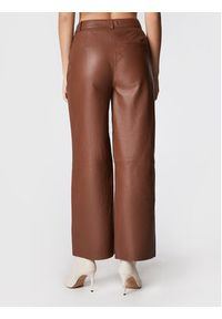 GESTUZ - Gestuz Spodnie skórzane Agatagz 10905887 Brązowy Regular Fit. Kolor: brązowy. Materiał: skóra #4