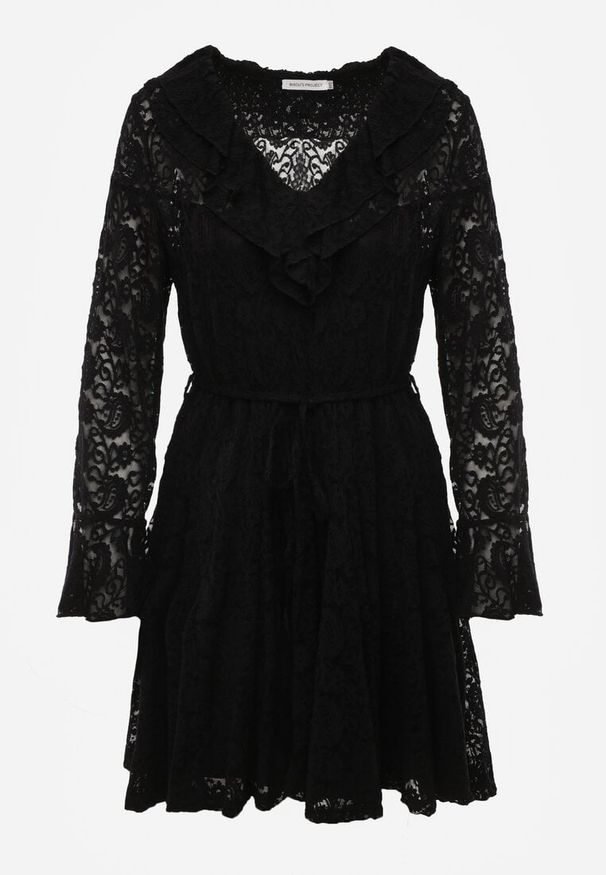 Renee - Czarna Sukienka z Koronki Zdobiona Rozszerzanymi Rękawami i Wąskim Paskiem Kylimna. Okazja: na imprezę. Typ kołnierza: kołnierz z falbankami. Kolor: czarny. Materiał: koronka. Długość rękawa: na ramiączkach. Wzór: aplikacja, koronka