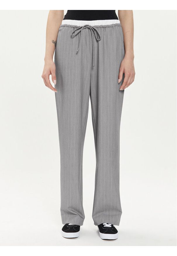 only - ONLY Spodnie materiałowe Tille 15339242 Szary Straight Fit. Kolor: szary. Materiał: syntetyk