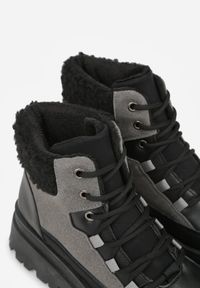 Born2be - Czarno-Szare Traperki Sznurowane Trapery Jette. Wysokość cholewki: za kostkę. Nosek buta: okrągły. Kolor: czarny. Materiał: jeans, futro. Szerokość cholewki: normalna #10