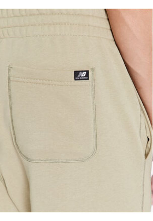 New Balance Spodnie dresowe NB Essentials Sweatpant MP33509 Zielony Regular Fit. Kolor: zielony. Materiał: bawełna