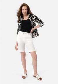 Volcano - Materiałowe szorty z paskiem P-MIYA. Kolekcja: plus size. Kolor: kremowy. Materiał: materiał. Długość: krótkie. Wzór: gładki. Styl: klasyczny #1