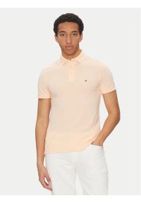 TOMMY HILFIGER - Tommy Hilfiger Polo 1985 MW0MW17771 Koralowy Slim Fit. Typ kołnierza: polo. Kolor: pomarańczowy. Materiał: bawełna