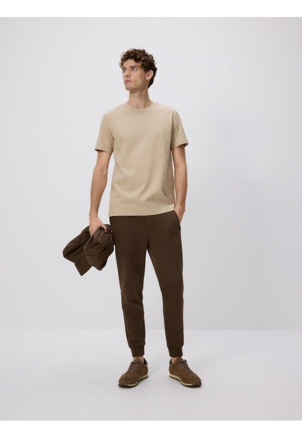 Reserved - Bawełniany t-shirt regular - beżowy. Kolor: beżowy. Materiał: bawełna