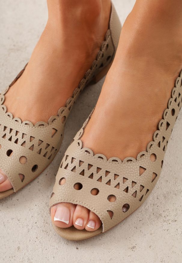 Born2be - Beżowe Ażurowe Balerinki ze Skóry Naturalnej z Odkrytym Noskiem Helyss. Okazja: do pracy, na co dzień, na spotkanie biznesowe. Kolor: beżowy. Materiał: skóra. Szerokość cholewki: normalna. Wzór: ażurowy. Styl: klasyczny, biznesowy, elegancki, casual, boho