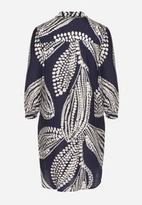 Born2be - Granatowa Sukienka Koszulowa z Wiskozą o Pudełkowym Kroju Redenira. Okazja: na co dzień. Typ kołnierza: kołnierzyk klasyczny. Kolekcja: plus size. Kolor: niebieski. Materiał: wiskoza. Typ sukienki: koszulowe. Styl: klasyczny, casual