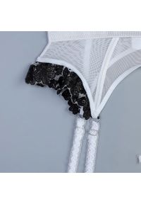 Intica - Komplet bielizny z haftem i pończochami Nikita. Kolor: czarny. Materiał: materiał. Wzór: haft #5