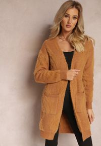 Renee - Ciemnobeżowy Luźny Kardigan Niezapinany z Dłuższym Włosiem Karsta. Kolekcja: plus size. Kolor: brązowy. Materiał: dzianina. Długość: długie