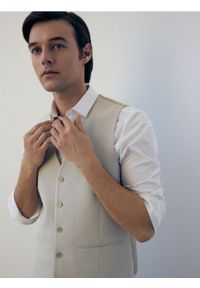 Reserved - Kamizelka garniturowa - beżowy. Kolor: beżowy. Materiał: wiskoza, elastan, tkanina #1