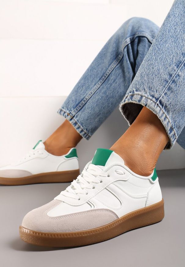 Renee - Biało-Zielone Sneakersy w Stylu Kultowych Tenisówek z Kauczukową Podeszwą Poseiama. Okazja: na co dzień. Zapięcie: sznurówki. Kolor: biały. Materiał: kauczuk