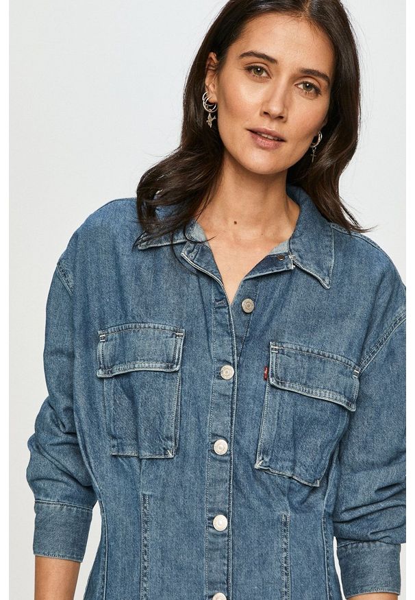 Levi's® - Levi's - Sukienka jeansowa. Okazja: na co dzień, na spotkanie biznesowe. Kolor: niebieski. Materiał: jeans. Długość rękawa: długi rękaw. Wzór: gładki. Typ sukienki: proste. Styl: biznesowy, casual