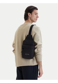 Calvin Klein Saszetka Bold Sling LV04D3300G Czarny. Kolor: czarny. Materiał: materiał #1
