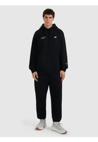 4f - 4F Spodnie dresowe joggery męskie - czarne S. Kolor: czarny. Materiał: dresówka #1
