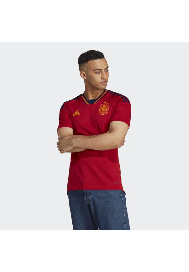 Koszulka piłkarska męska z krótkim rękawem Adidas Spain Czerwony. Kolor: czerwony, niebieski, wielokolorowy. Długość rękawa: krótki rękaw. Długość: krótkie. Sport: piłka nożna